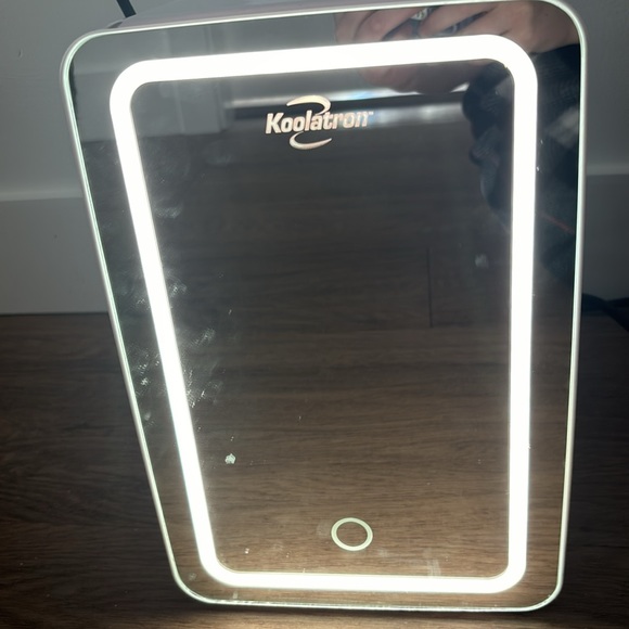 Koolatron make up and skin care mini fridge with light up mirror with shelf - Picture 3 of 5
